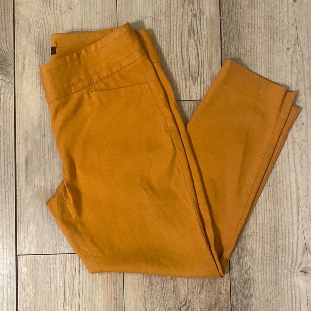 The Limited size 6 Exact Stretch Mustard Yellow Capris